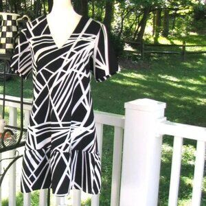 Crosby by Mollie Burch short sleeve v neck dress luxury style Medium elegant